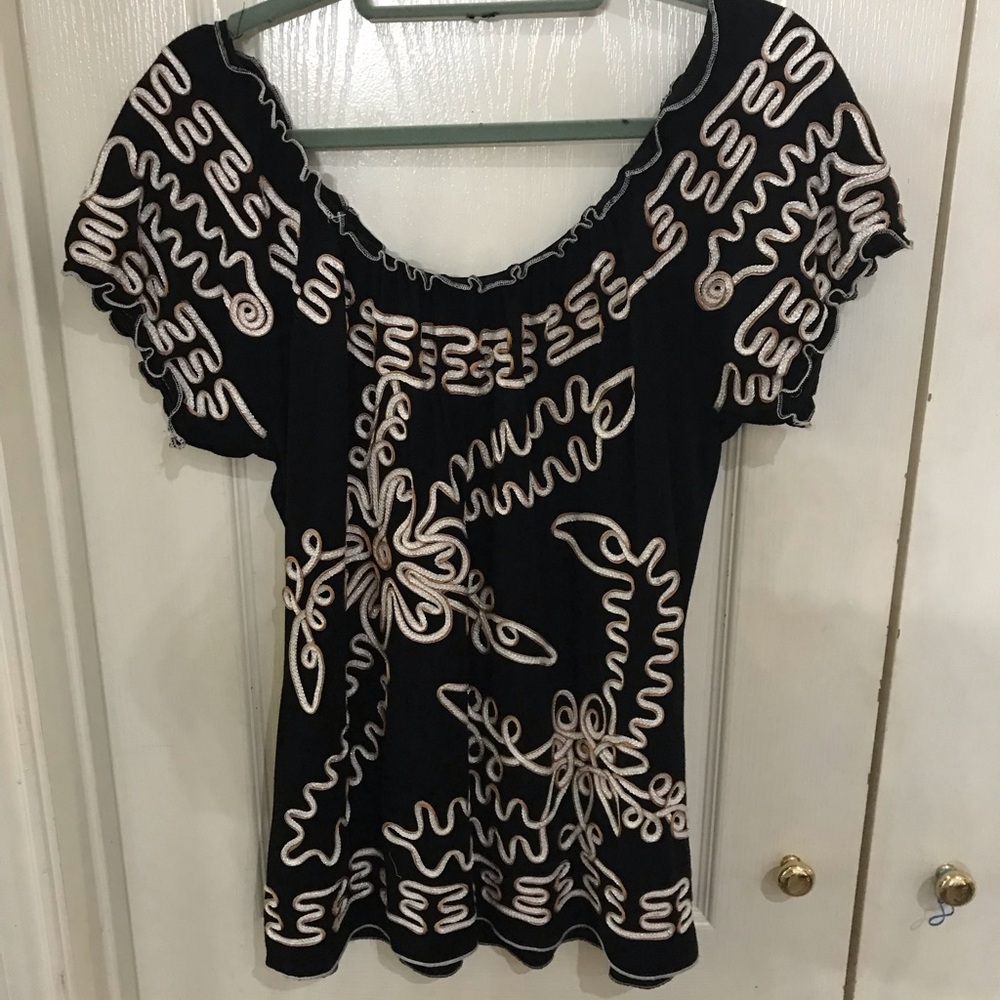 Black and White Embroidered Women's Top - Picture 5 of 6